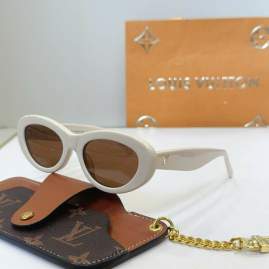 Picture of Louis Vuitton Sunglasses _SKUfw76770636fw